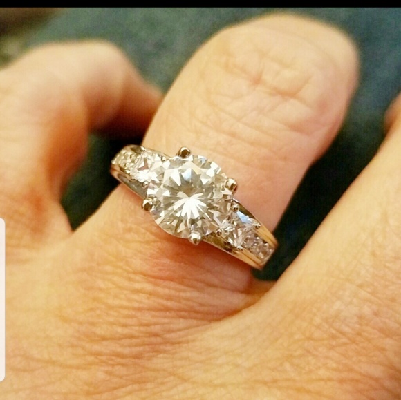 Jewelry - White Gold Plated White Sapphire Ring